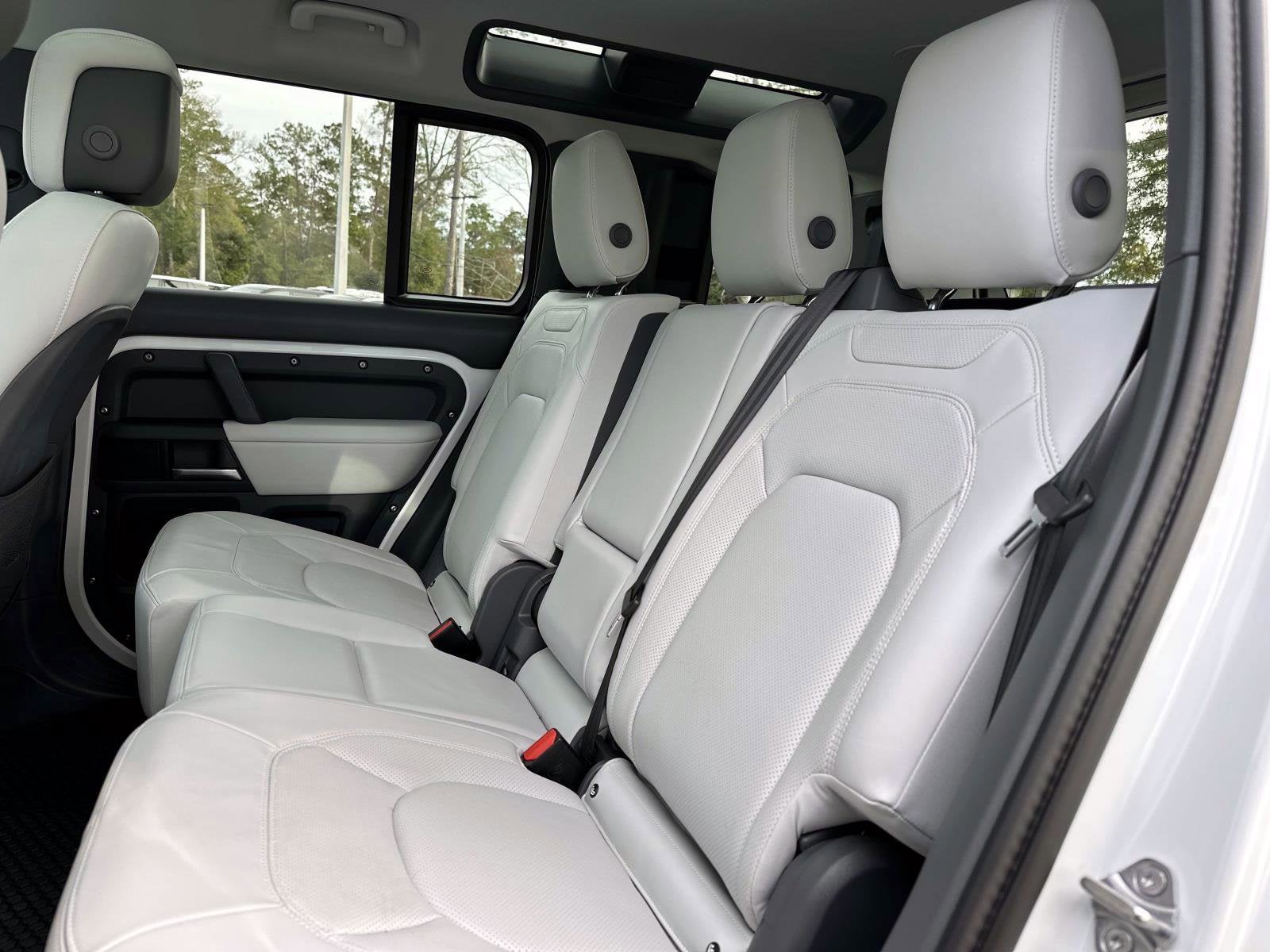 2025 Land Rover Defender 110 X-Dynamic SE