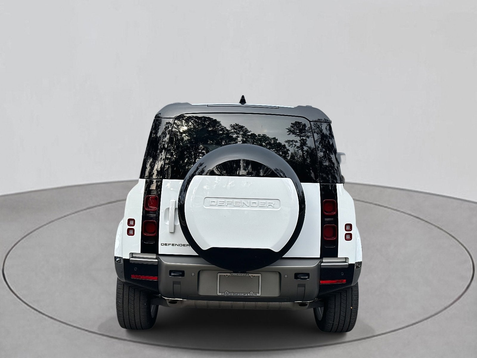 2025 Land Rover Defender 110 X-Dynamic SE