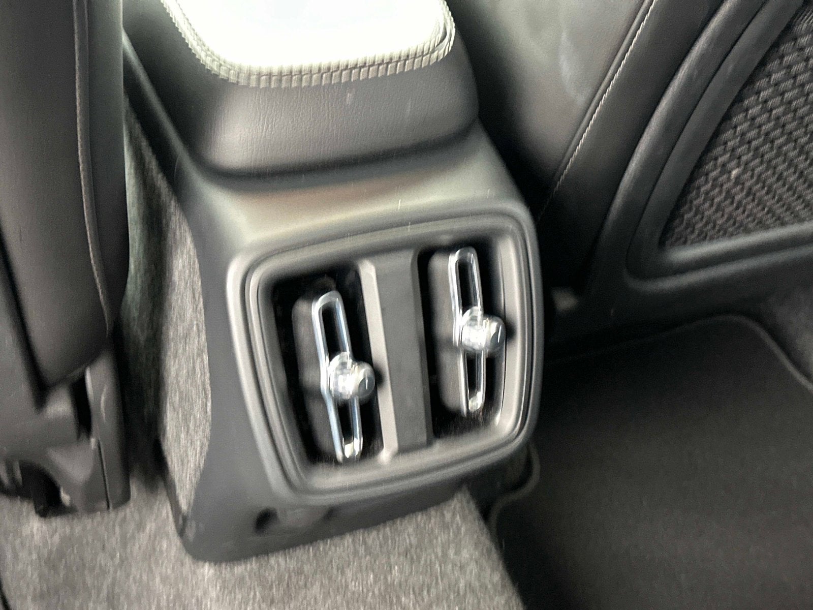 2025 Volvo XC40 Plus Bright Theme