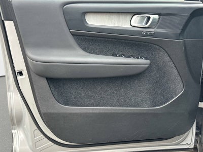 2025 Volvo XC40 Plus Bright Theme