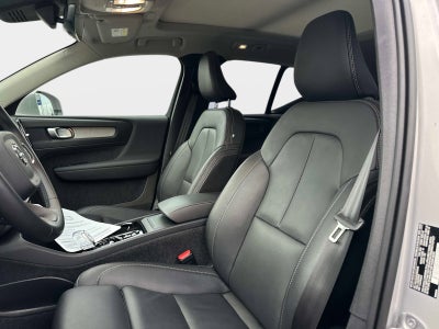 2025 Volvo XC40 Plus Bright Theme