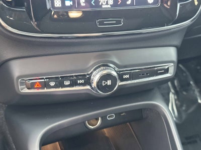 2025 Volvo XC40 Plus Bright Theme
