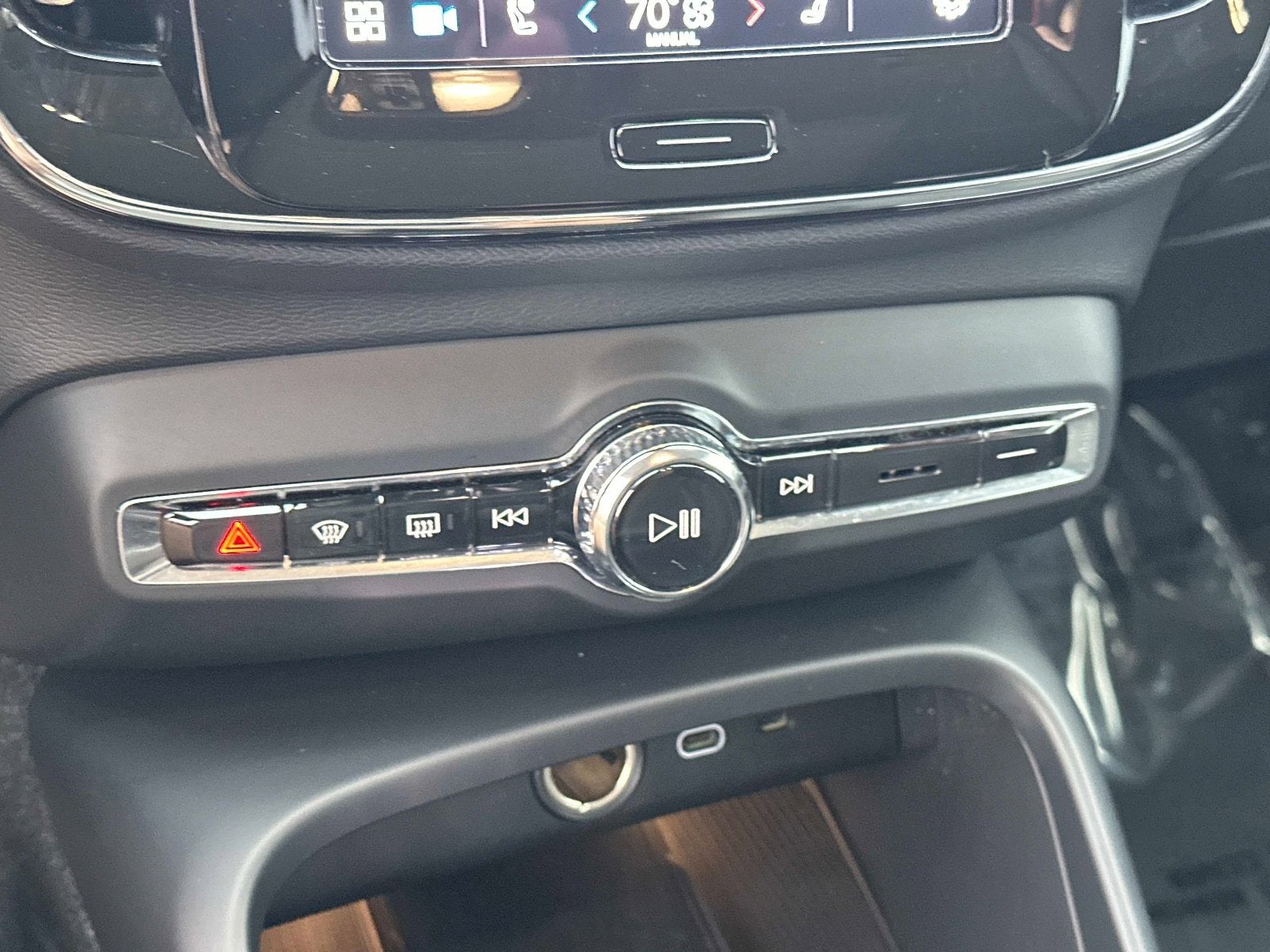 2025 Volvo XC40 Plus Bright Theme