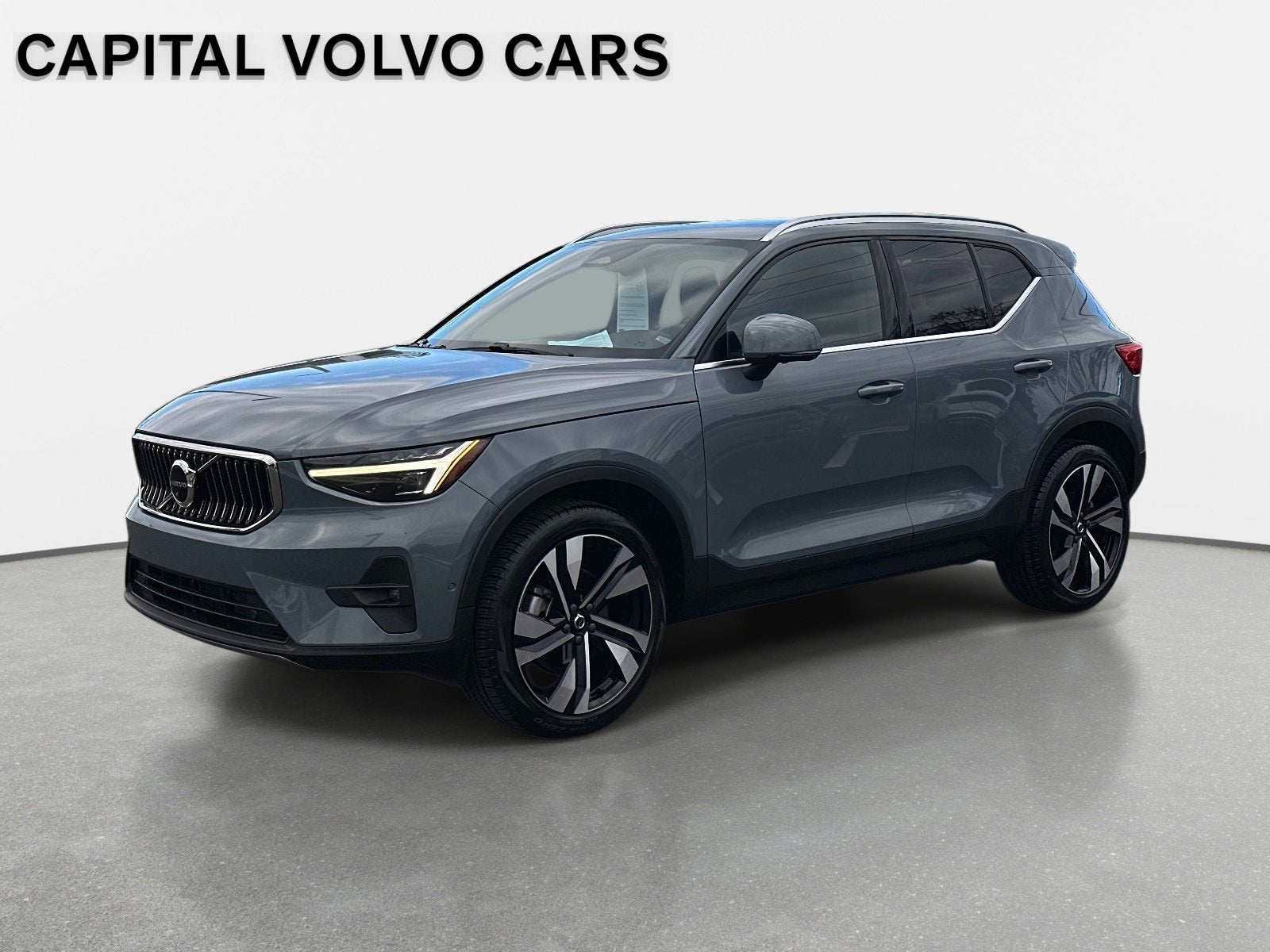 2023 Volvo XC40 Ultimate Bright Theme