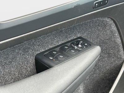 2023 Volvo XC40 Ultimate Bright Theme