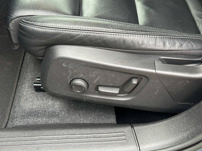 2023 Volvo XC40 Ultimate Bright Theme