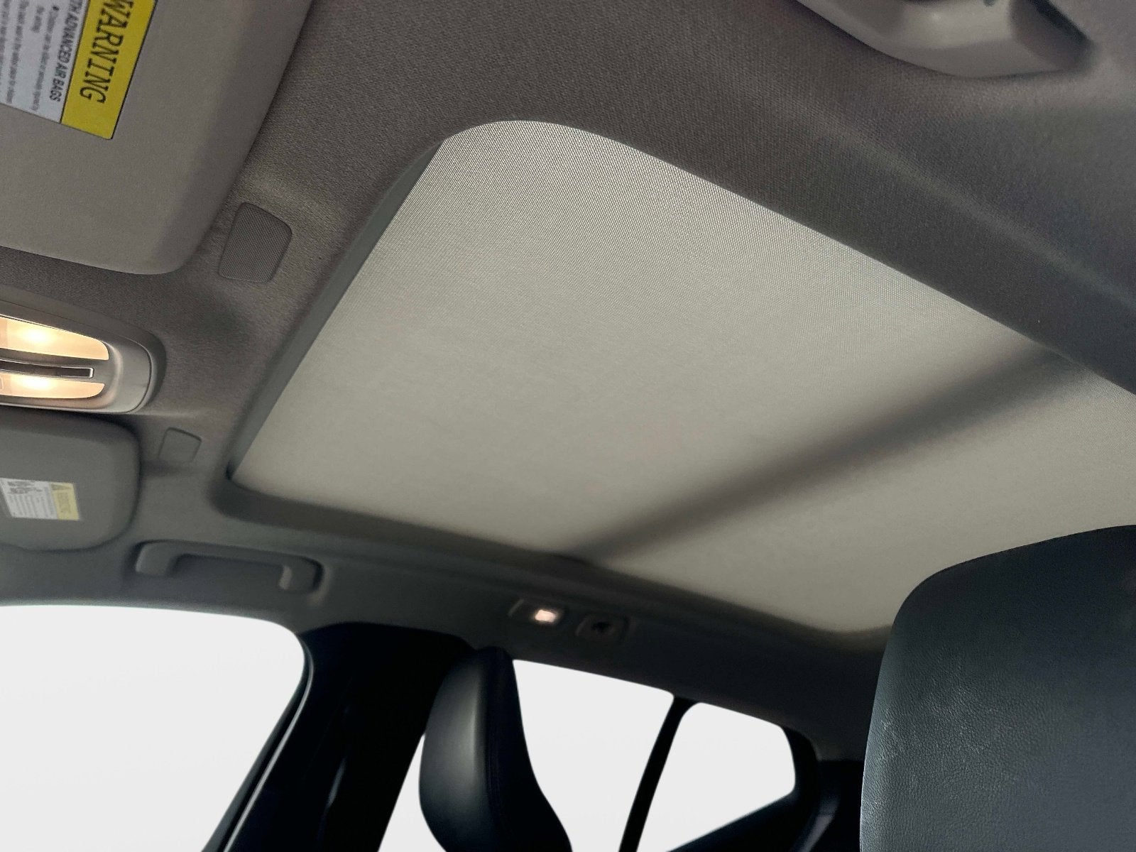 2023 Volvo XC40 Ultimate Bright Theme