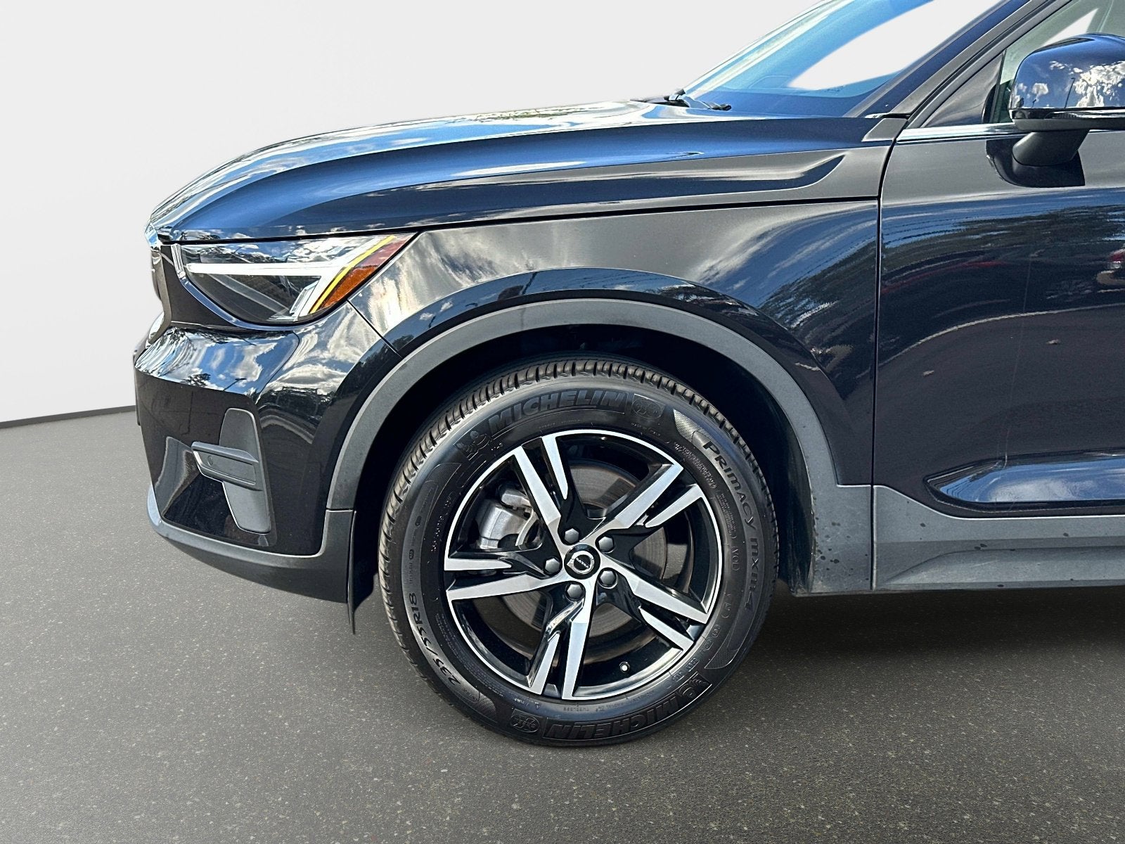 2025 Volvo XC40 Core Bright Theme