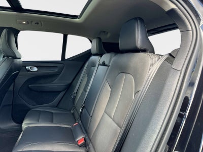 2025 Volvo XC40 Core Bright Theme