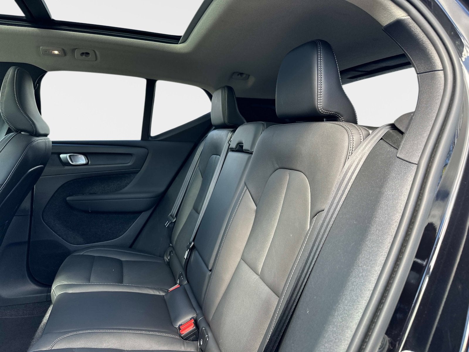 2025 Volvo XC40 Core Bright Theme