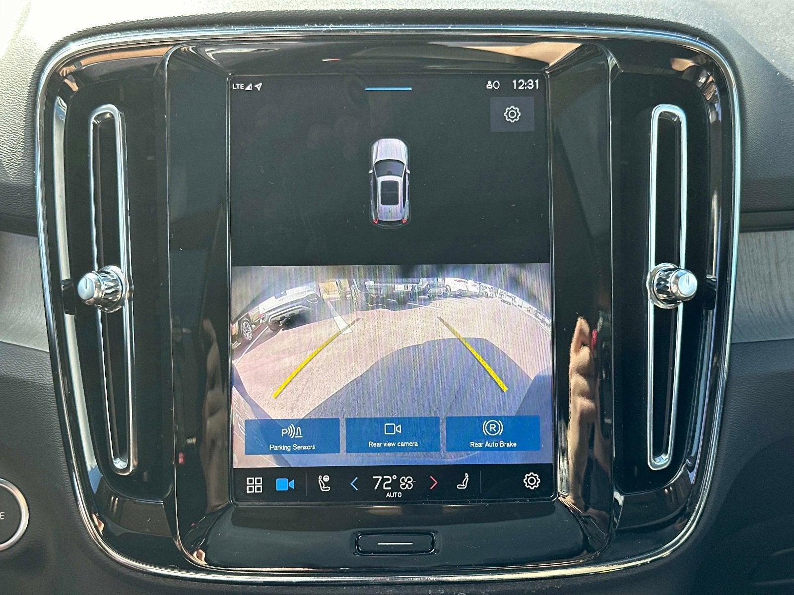 2025 Volvo XC40 Core Bright Theme