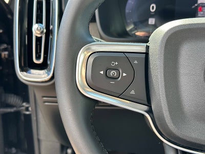 2025 Volvo XC40 Core Bright Theme