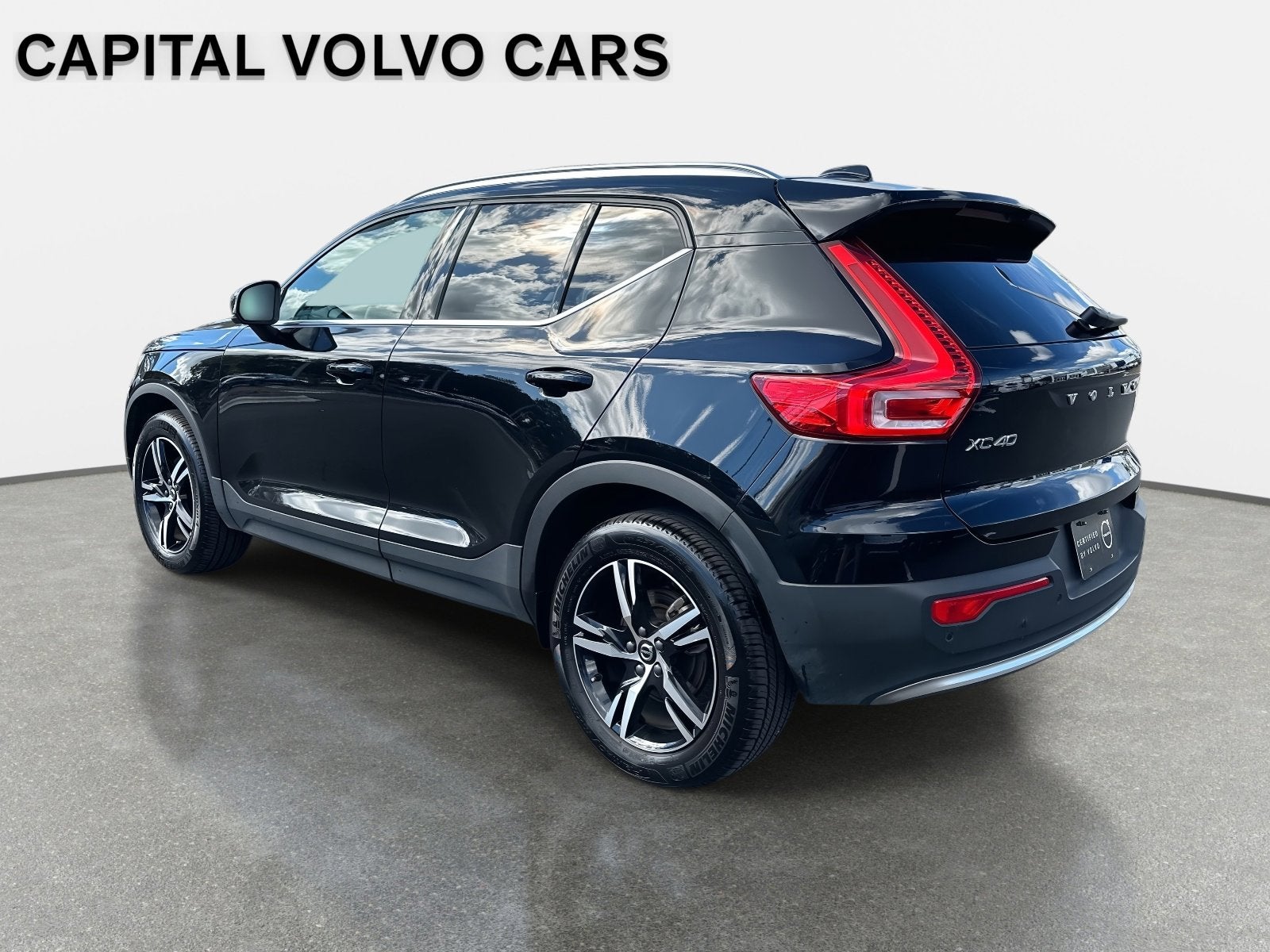 2025 Volvo XC40 Core Bright Theme
