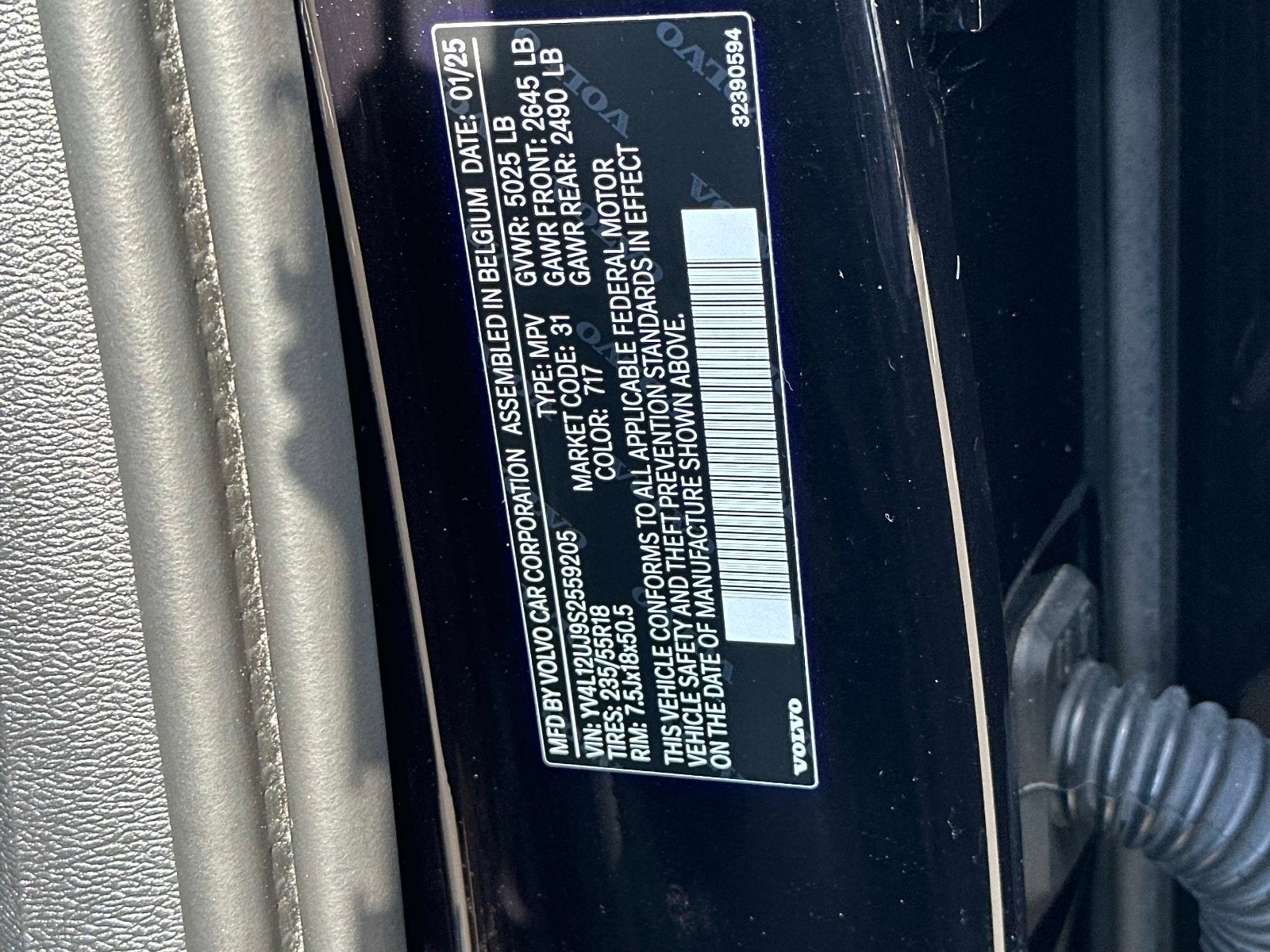 2025 Volvo XC40 Core Bright Theme