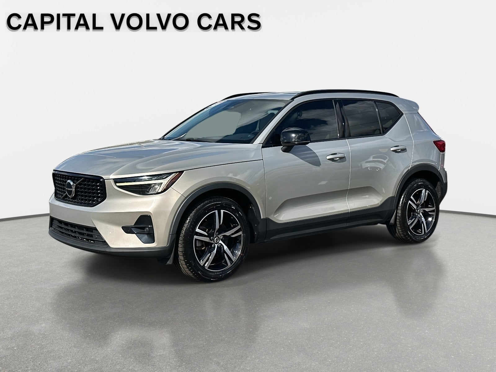 2023 Volvo XC40 Plus Dark Theme