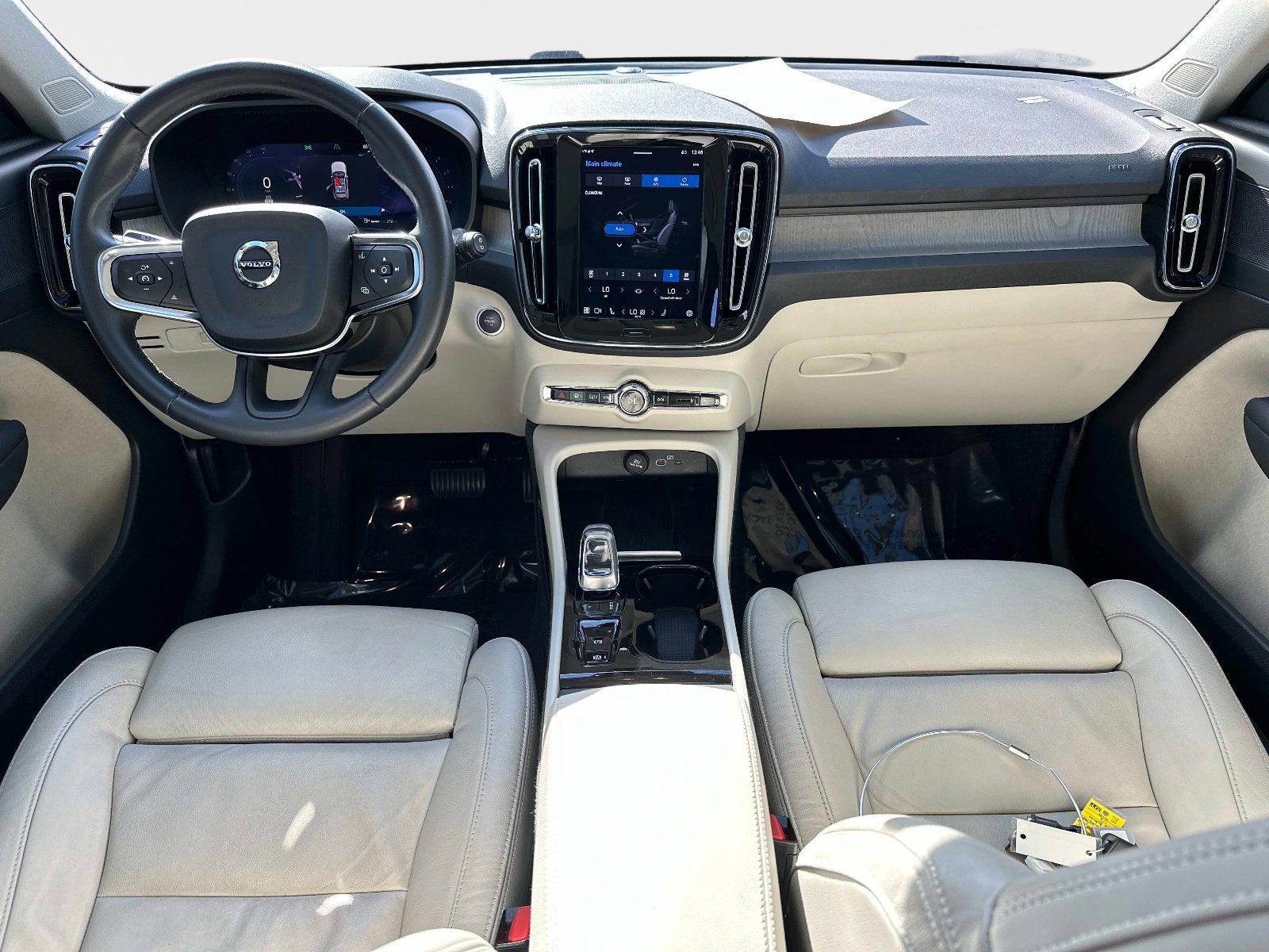 2023 Volvo XC40 Plus Dark Theme