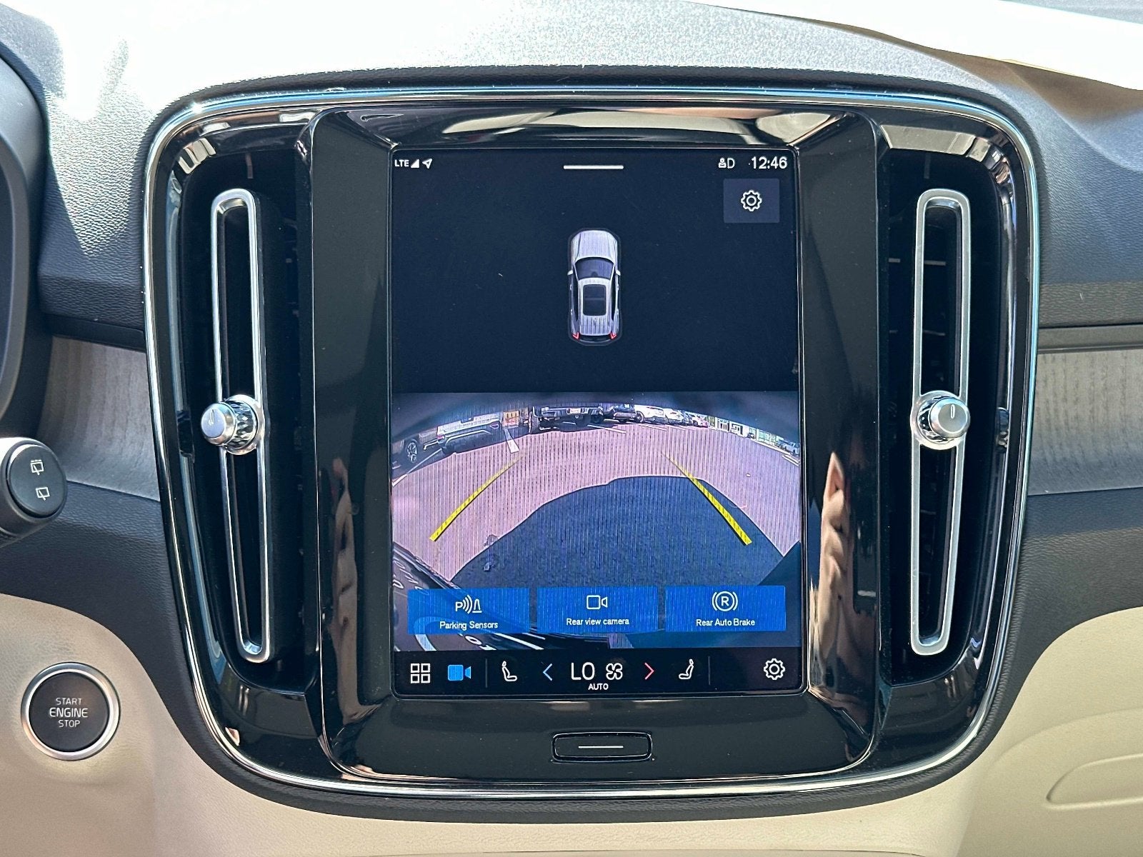 2023 Volvo XC40 Plus Dark Theme