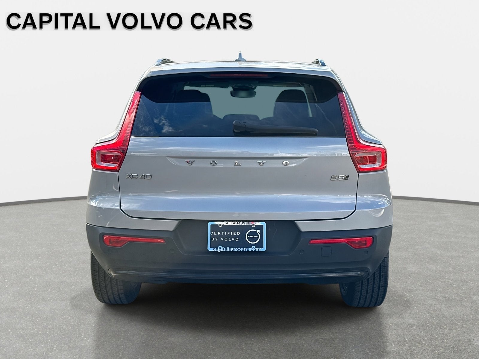 2023 Volvo XC40 Plus Dark Theme