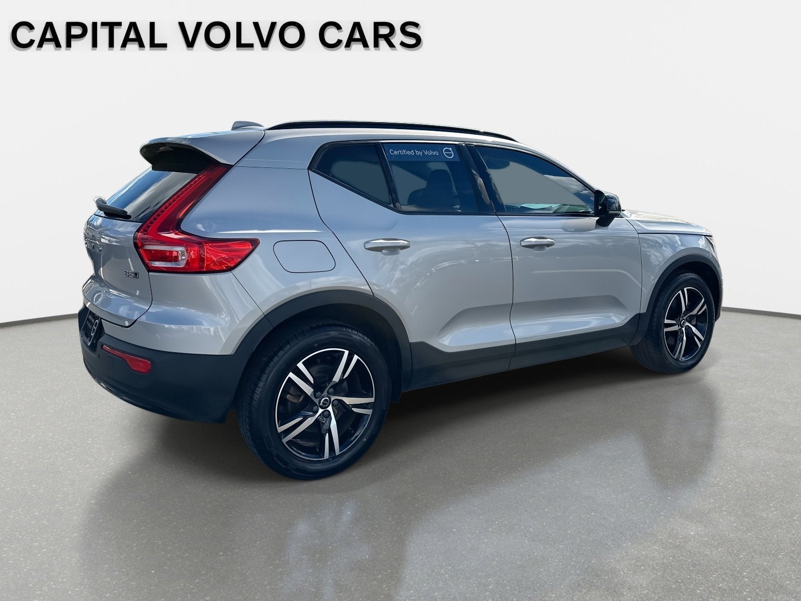 2023 Volvo XC40 Plus Dark Theme