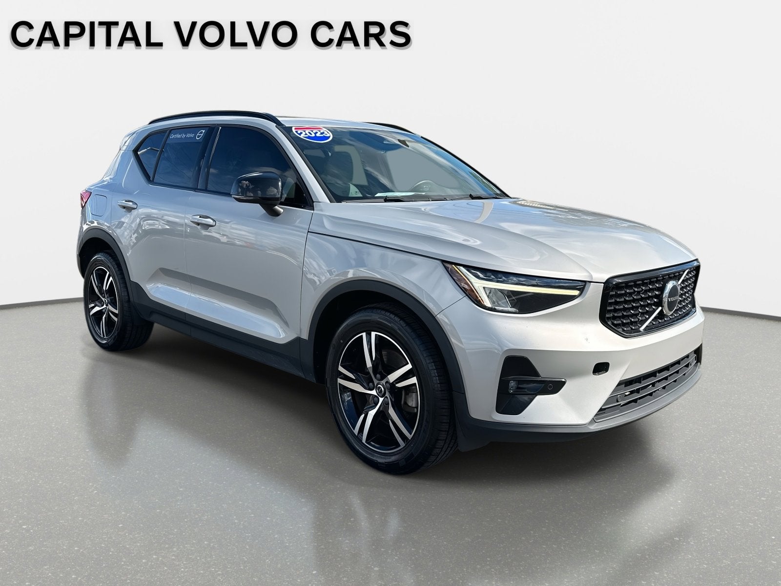 2023 Volvo XC40 Plus Dark Theme