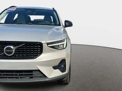 2023 Volvo XC40 Plus Dark Theme