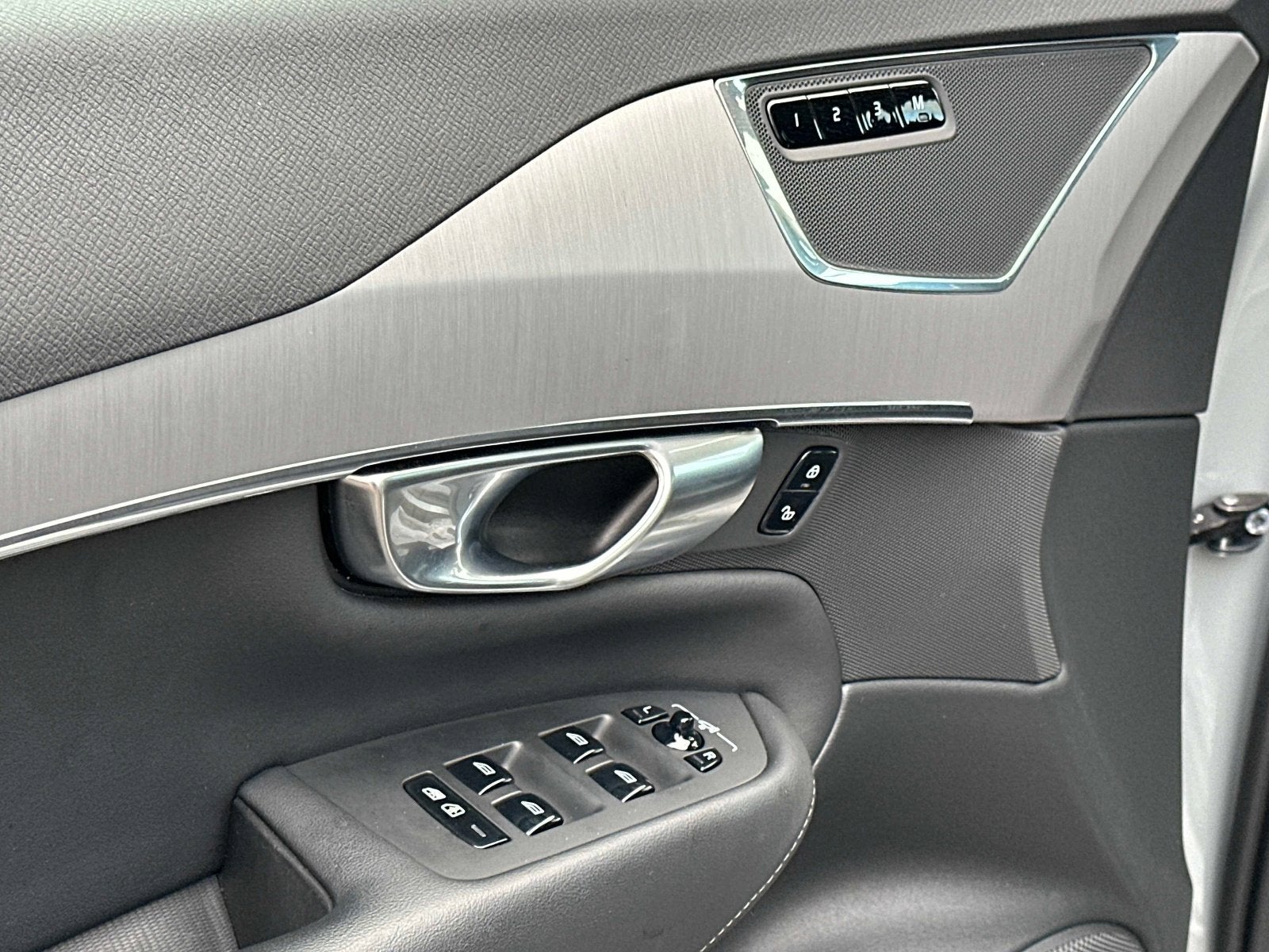 2025 Volvo XC90 Core