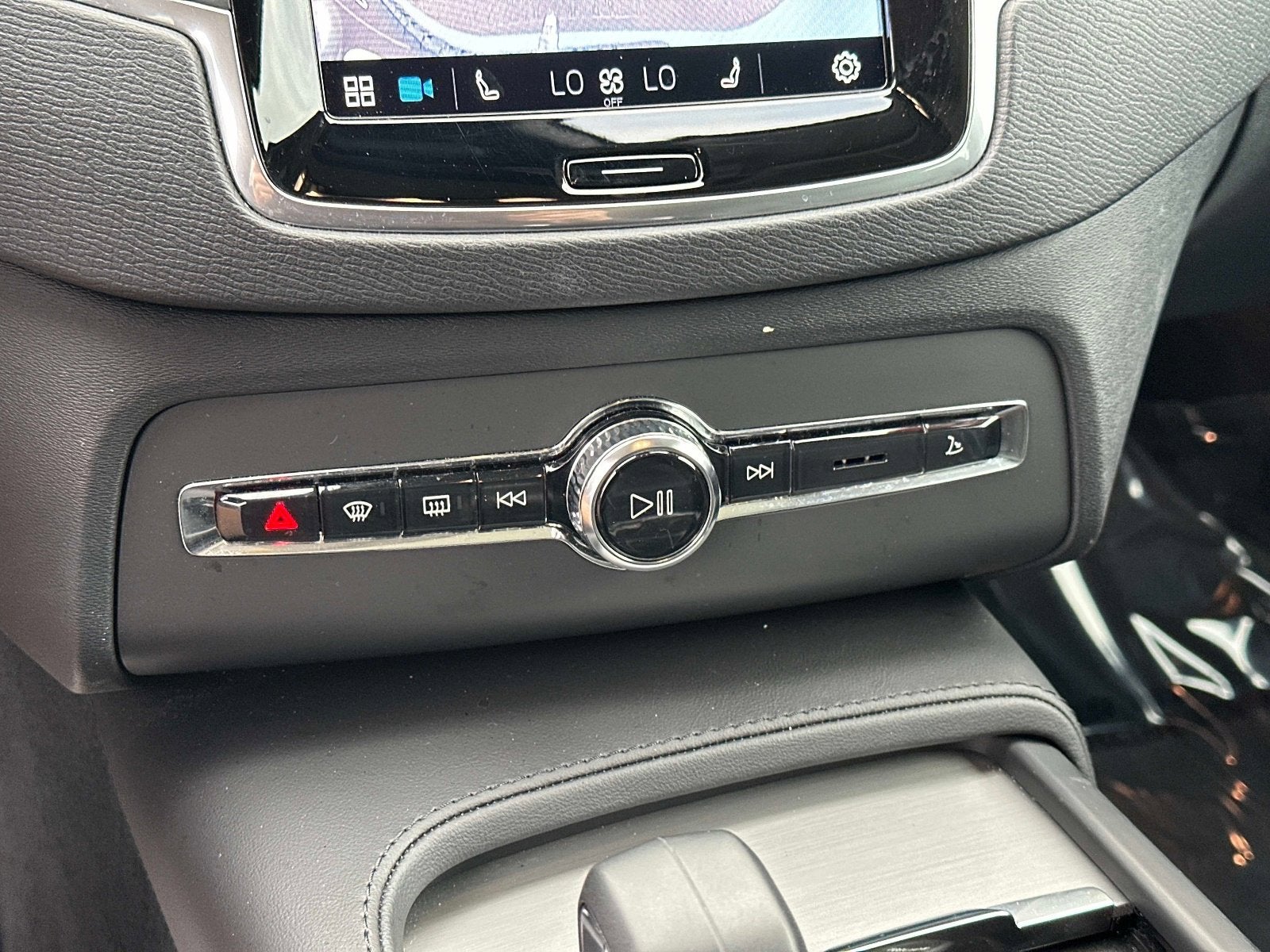 2025 Volvo XC90 Core