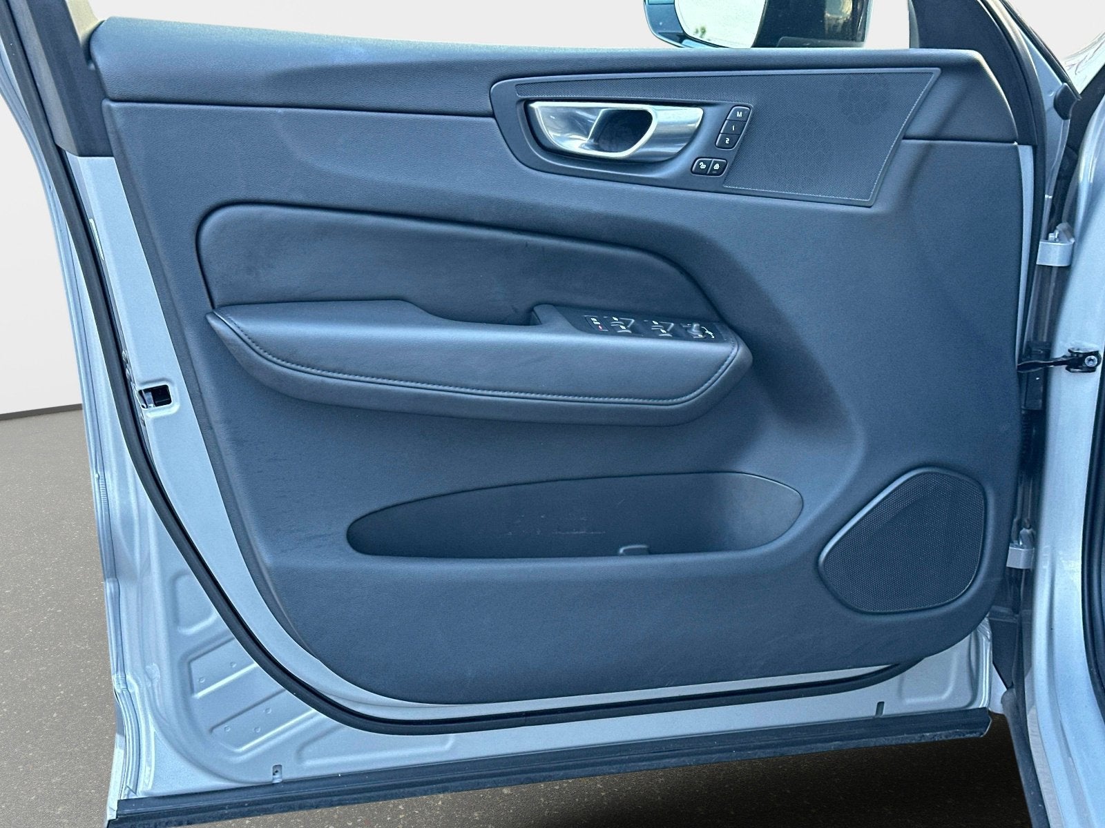 2025 Volvo XC60 Plus