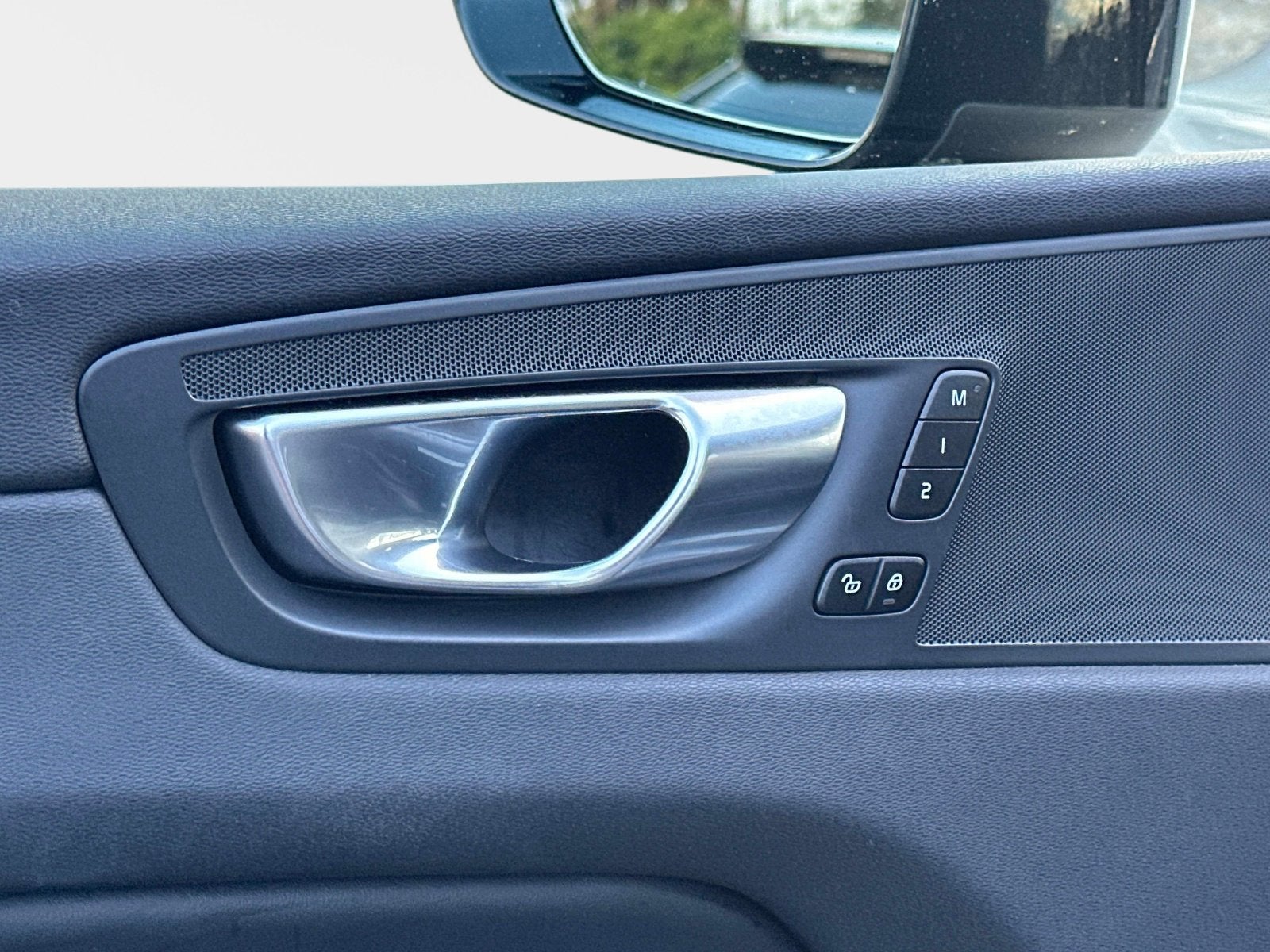 2025 Volvo XC60 Plus