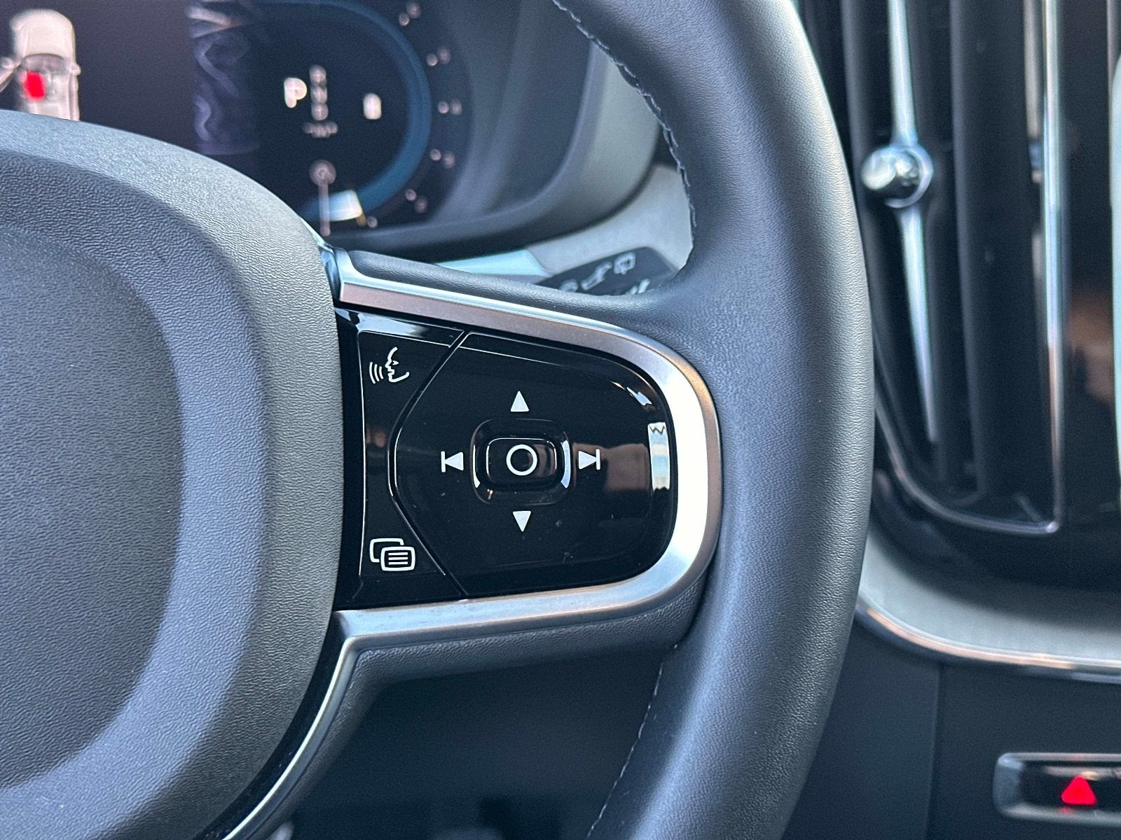 2025 Volvo XC60 Plus