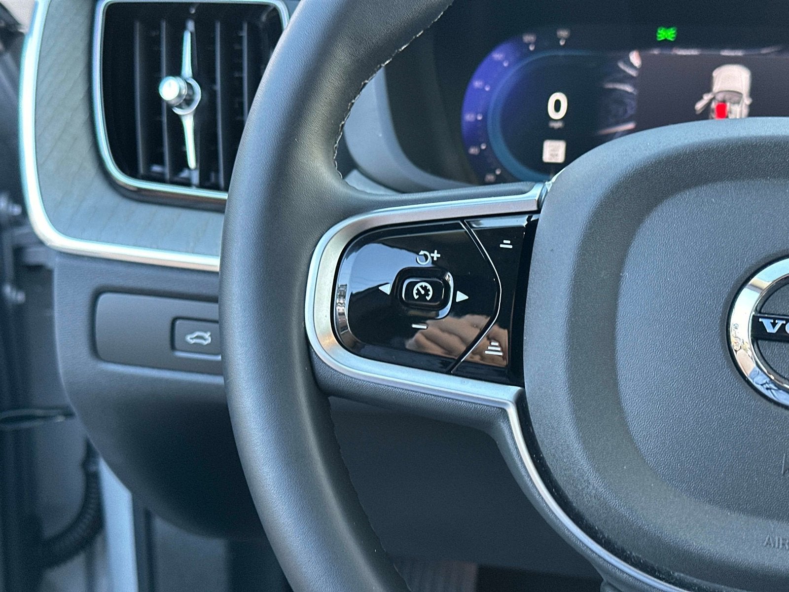 2025 Volvo XC60 Plus