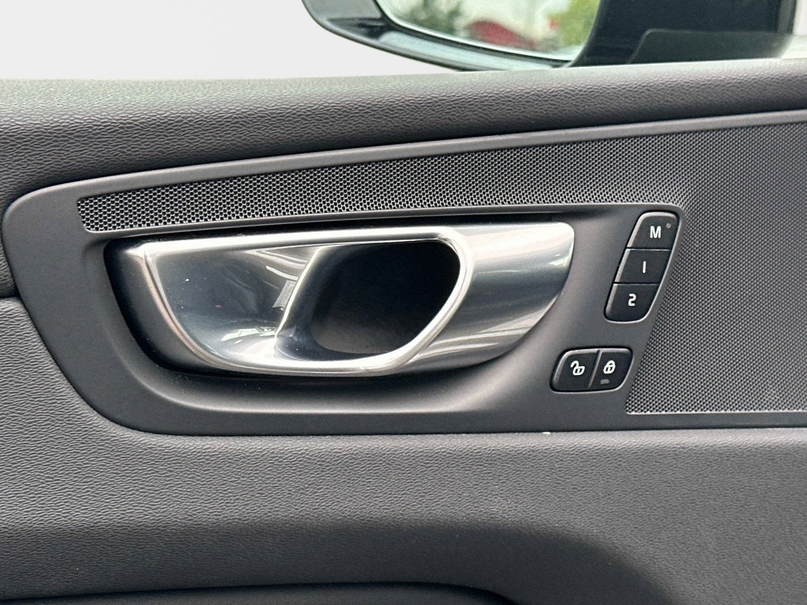 2025 Volvo XC60 Plus