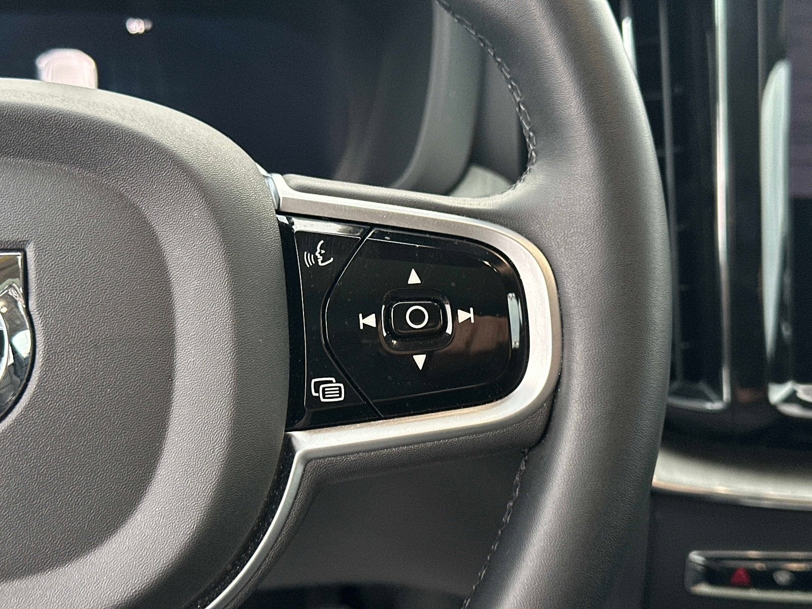 2025 Volvo XC60 Plus